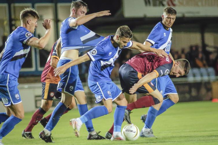 Henry Jones battling for possession. Picture Rawphotography - Matthew Kelly